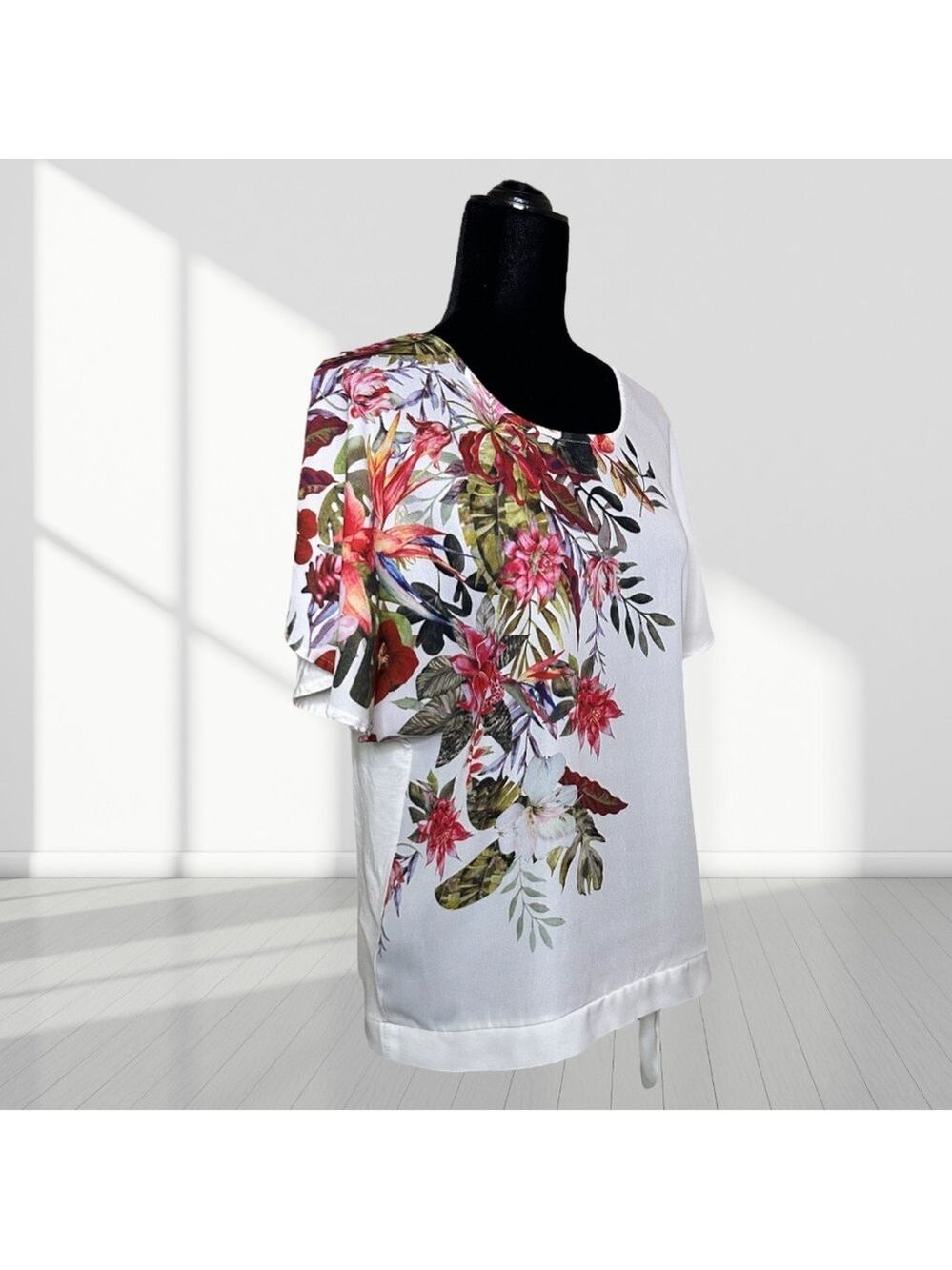 • CYC Coco Y Club White Tropical Floral Asymmetrical Blouse | Size M - Picture 5 of 9